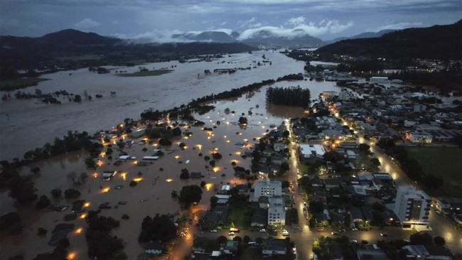 Banjir di Brasil selatan kali ini menjadi banjir yang terburuk dalam 80 tahun terakhir.