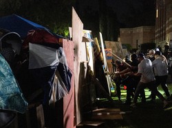 Demonstran Pro-Palestina Vs Pro-Israel Bentrok di Kampus AS