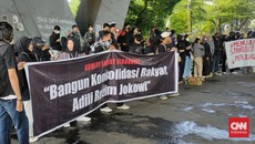 Polisi Bubarkan Demo Hardiknas di Makassar, 22 Mahasiswa Ditangkap