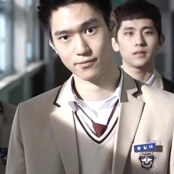 <p>Hingga kini, Go Kyung Pyo telah membintangi berbagai judul drama Korea. Foto yang satu ini merupakan debut aktingnya Go Kyung Pyo di layar kaca lewat drakor berjudul <em>Jungle Fish 2</em> yang tayang tahun 2010. (Foto: KBS2)</p>