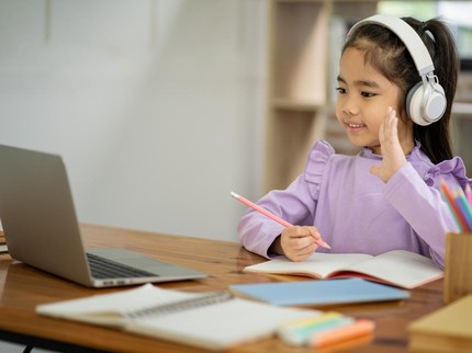 Kenali Ciri-Ciri dan Kelebihan Anak dengan Gaya Belajar Auditory