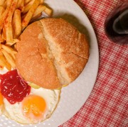 7 Makanan yang Dilarang di Berbagai Negara, Ada Susu hingga Saus Tomat!