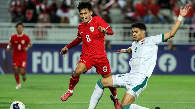 Timnas Indonesia U-23 vs Irak masih sama kuat 1-1 di waktu normal. Laga berlanjut ke babak perpanjangan waktu.