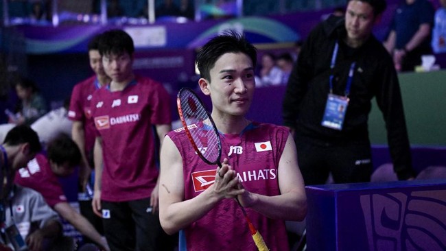 Kento Momota sudah mengucapkan Thomas Cup 2024 jadi panggung terakhir dirinya. Momota tak punya kuasa menolong Jepang saat lawan Malaysia.