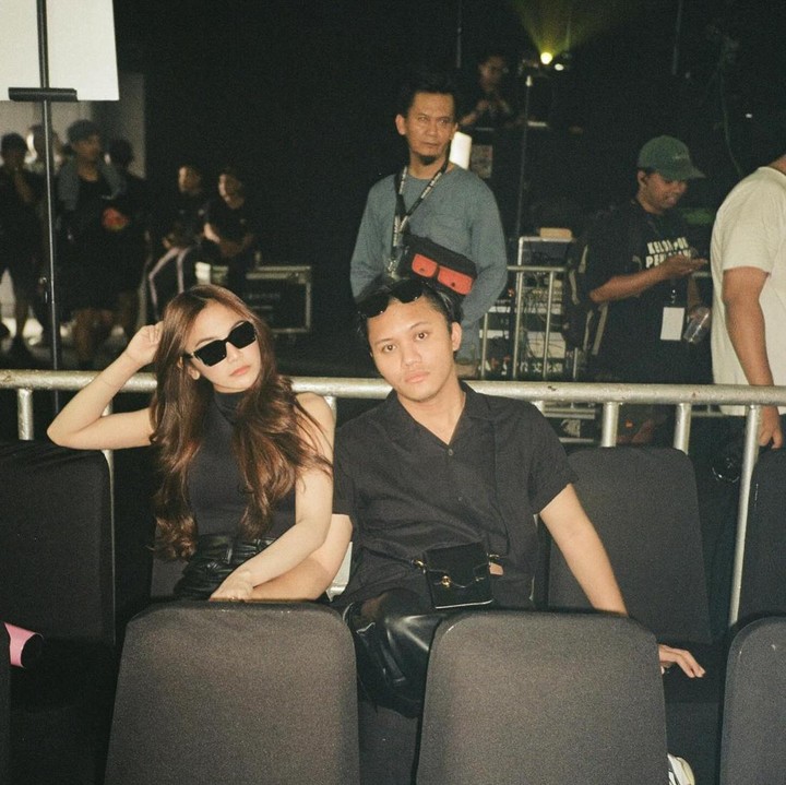 <p>Rizky Febian dan Mahalini dikenal sebagai pasangan musisi romantis, Bunda. Keduanya sudah bertunangan pada 7 Mei 2023 lalu. (Foto: Instagram @mahaliniraharja dan @rizkyfbian)<br /><br /><br /></p>