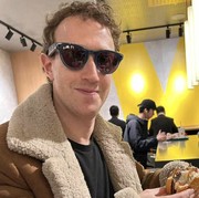 Mark Zuckerberg Dikabarkan Ingin Beli Sebagian Kepemilikan Label Supreme