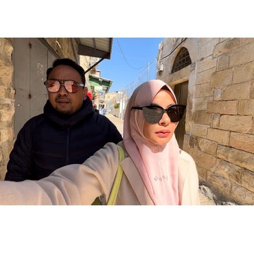 7 Potret Meisya Siregar di Yerusalem, Salat di Masjid Al Aqsa