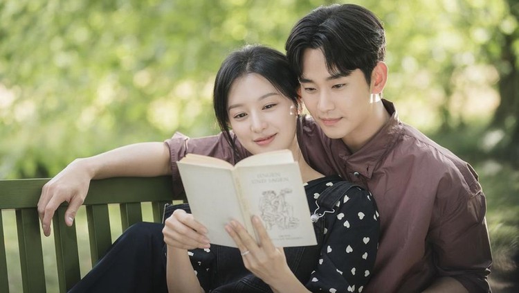Momen Kim Soo Hyun dan Kim Ji Won bulan madu di drama Korea Queen of Tears