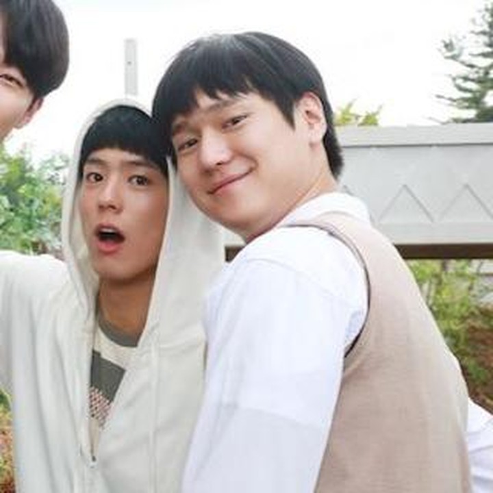 <p>Nama Go Kyung Pyo mulai semakin dikenal penggemar drakor lewat aktingnya di drama hit <em>Reply 1988</em>. Drakor penuh adegan nostalgia bagi yang lahirnya awal tahun 1970-an ini sukses raih rating tinggi saat tayang tahun 2015 lalu. (Foto: tvN)</p>