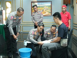 Polresta Malang Kota Bagikan Puluhan Kaki Palsu Sambut Hari Bhayangkara