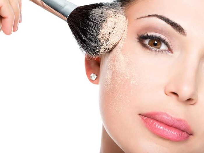 Rekomendasi Bedak Tabur di Bawah Rp 150.000/ foto: www.freepik.com Rekomendasi Bedak Tabur di Bawah Rp 150.000/ foto: www.freepik.com