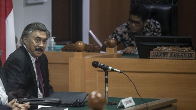 Ketua Tim Hukum PDIP Gayus Lumbuun menggaungkan 'Prabowo Yes, Gibran No' usai gugatan terkait penetapan Prabowo-Gibran tidak diterima PTUN.