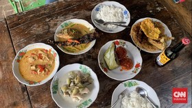 Mencicip Masakan si Mbah ala Omah Yung Ginah di Tanah Sunda