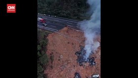 VIDEO: Jembatan di Guangdong Amblas, 20 Mobil Tercebur, 24 Tewas