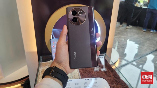 Vivo Hadirkan Smartphone Canggih V30e dengan Layar Melengkung dan Harga Terjangkau