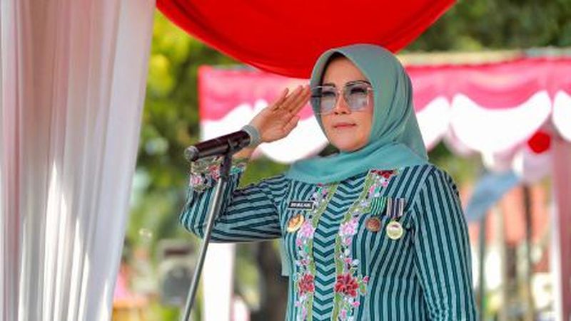 Pemerintah Kabupaten Klaten menggelar upacara bendera peringatan Hari Pendidikan Nasional 2024 Tingkat Kabupaten Klaten di Alun-Alun Kabupaten Klaten 
