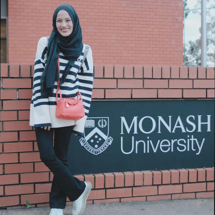 <p>Alyssa Soebandono yang kini telah menjadi Bunda tiga anak pernah menoreh prestasi di bidang pendidikan. Ia meraih gelar S1 di Monash University Australia dan melanjutkan pendidikan S2 di London School of Public Relations Jakarta. (Foto: Instagram @ichasoebandono)</p>