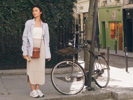 5 Outfit Amanda Rawles saat Kunjungi Berbagai Kota di Dunia, Stylish dan Tetap Nyaman