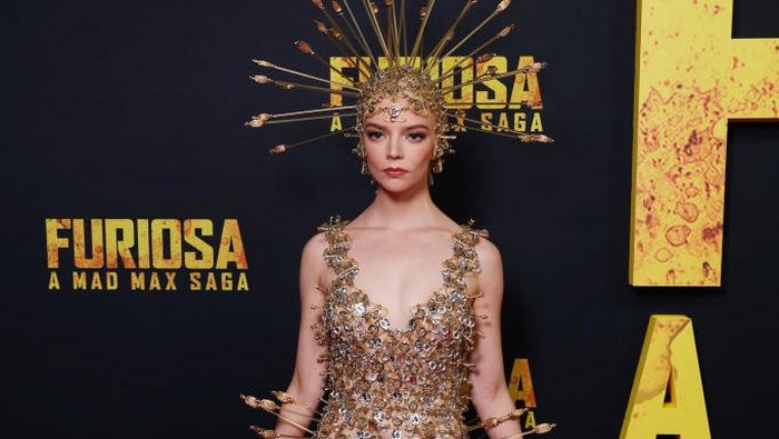 SYDNEY, AUSTRALIA - MAY 02: Chris Hemsworth and Anya Taylor-Joy attend the Australian premiere of 