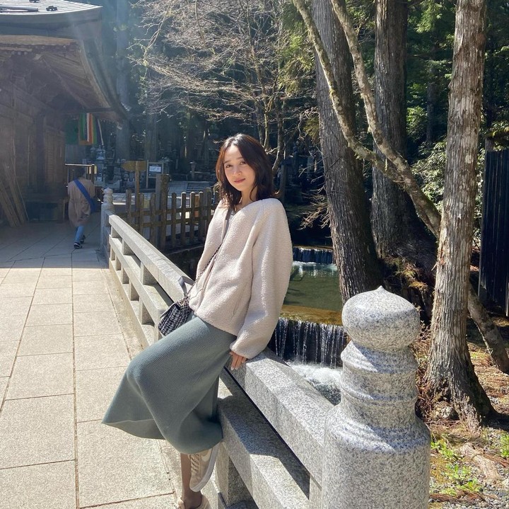 <p>Artis selanjutnya Ayana Shahab eks Member JKT48, Bunda. Ia juga adalah salah satu artis yang hidup dengan ragam budaya. Ayahnya berdarah Arab, sementara ibundanya orang Jepang. (Foto: Instagram @ayanashahab)<br /><br /><br /></p>