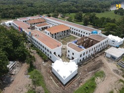 Jelajah Mudik Ramadan: Benteng Terpendam dan Miniatur Ikon Dunia