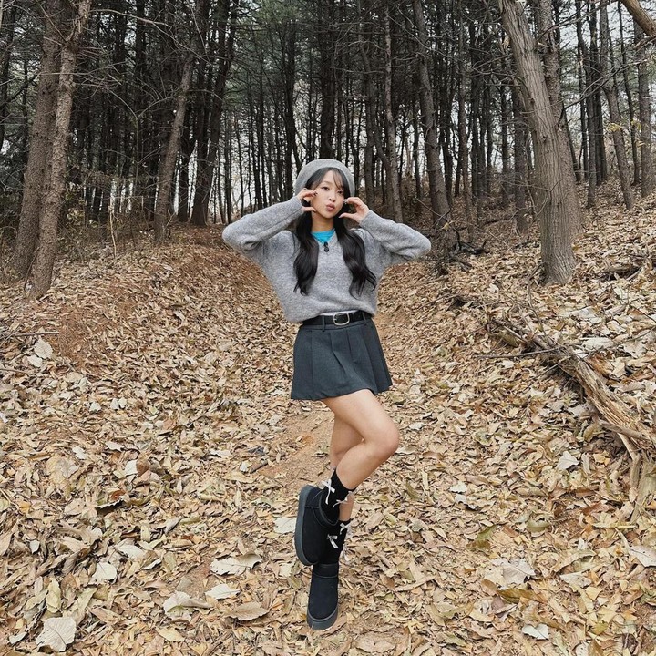 <p>Berikut ini Bubun sudah merangkum beberapa potret OOTD kasual Dita yang simpel namun tetap<em> eye catching</em>. Dari yang bergaya feminin hingga <em>sporty,</em> semua terlihat menarik, ya? (Foto: Instagram @hey__deets)<br /><br /><br /></p>