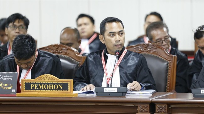 PPP Gugat Caleg Golkar atas Dugaan Kasus Izin Peredaran Alkes PPP ajukan gugatan ke MK atas caleg DPRD Kota Tarakan asal Golkar nan dinilai tak sah lantaran perkara pelanggaran izin peredaran alkes.