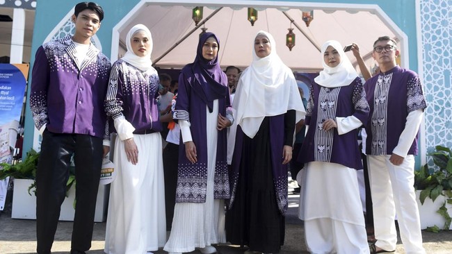 Musim haji segera tiba. Setelah 12 tahun lamanya, jemaah haji asal Indonesia kini akan memakai seragam batik baru untuk berangkat ke Tanah Suci.