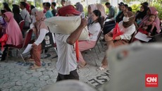 FOTO: Bantuan Beras 10 Kg Mengalir Lagi ke 22 Juta Rakyat Miskin
