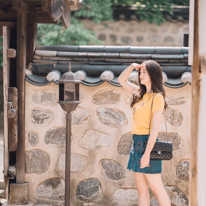 <p>Selanjutnya<em>,</em> yaitu Ranty Maria. Perempuan berusia 25 tahun ini memiliki darah campuran Korea Selatan-Manado. Ia mewarisi darah Korea dari sang ayah yang bernama Lee Ki Young. (Foto: Instgaram @rantymaria)<br /><br /><br /></p>