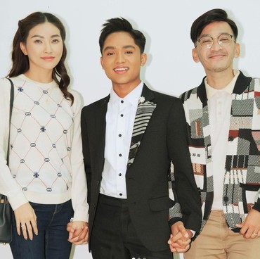 Perbedaan Harga Outfit Sarwendah dan Ruben Onsu di WIsuda Betrand Peto Disorot