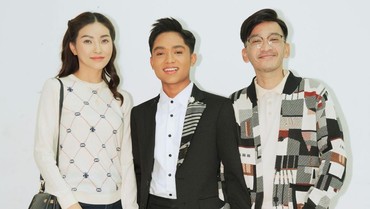 img-title Perbedaan Harga Outfit Sarwendah dan Ruben Onsu di WIsuda Betrand Peto Disorot