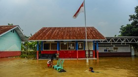 FOTO: Banjir Luapan Sungai Cibeureum Rendam Wilayah Lebak Banten