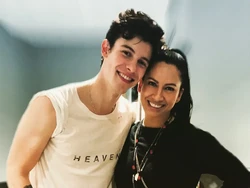 Shawn Mendes Digosipkan Pacaran dengan Dokter Berusia 52 Tahun