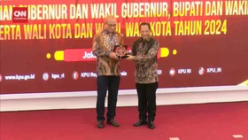 VIDEO: Mendagri Serahkan Data Potensial Pemilih Pilkada 2024 ke KPU