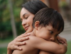 Gaya Andien Aisyah Pemotretan Bareng Anak, Pamer Punggung Pakai Baju Backless