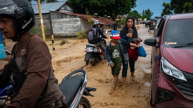 Ada 12 kecamatan di Luwu, Sulawesi Selatan yang terdampak banjir serta longsor.