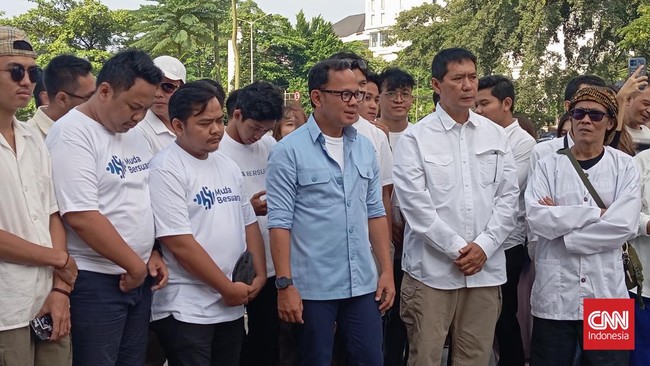 Politikus PAN Bima Arya mendeklarasikan diri maju di Pilkada Jabar 2024. Ia mau di Jabar berobat dan sekolah mudah serta penduduk bebas jeratan pinjol.