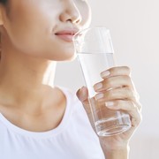 8 Minuman yang Ampuh Membersihkan Usus Kotor, Bikin Pencernaan Makin Lancar!