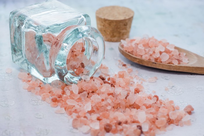 8 Minuman Ampuh Membersihkan Usus Kotor, Pencernaan Lancar!