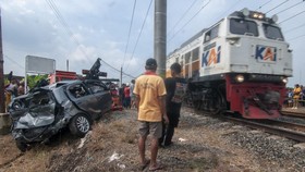 KA Batara Kresna Tabrak Mobil di Sukoharjo, 4 Orang Tewas