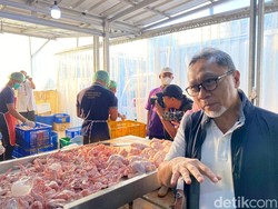 Zulhas Tinjau RPH di Jaktim, Soroti Harga Potong Ayam Terlalu Murah