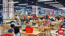 Pengunjung Borong Makanan Jepang di Oishiwa Transmart: Rasanya Enak!