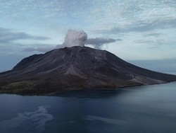 Status Gunung Ruang di Sulut Naik Level II Waspada