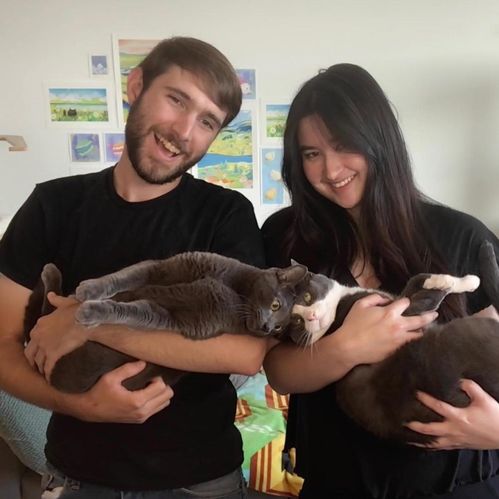 <p>Hal tersebut disampaikan Stephanie Poetri melalui akun Instagram pribadi. Dalam unggahan tersebut, keduanya terlihat bahagia sambil menggendong kucing. "Kami bertunangan! kucing-kucingnya setuju... kayaknya?" tulisnya, dikutip dari akun @stephaniepoetri. (Foto: Instagram @stephaniepoetri)<br /><br /><br /></p>
