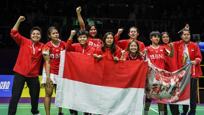 Keberhasilan tim putra dan putri Indonesia masuk final Thomas dan Uber Cup tahun ini mengulang sejarah 26 tahun silam.
