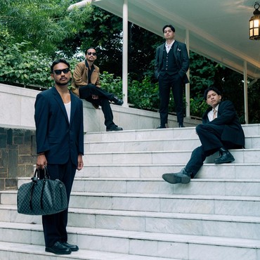 Lirik Lagu Nina - .Feast