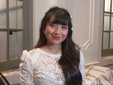 Lirik Lagu Setengah Mati - Ghea Indrawari