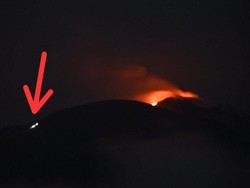 Gunung Ile Lewotolok Erupsi, Bule Diantar 3 Warga Lembata Nekat Mendaki