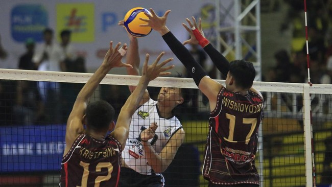 Fahri Septian tampil cemerlang saat bawa LavAni Allo Bank menang atas Bhayangkara Presisi di PLN Mobile Proliga 2024.